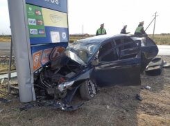 В жутком ДТП в Волгоградской области погибла женщина и попали в больницу трое маленьких детей