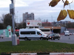 В Камышине утро началось с аварии, в которую попал рейсовый автобус 