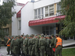 Наблюдатели сообщают о том, что в Камышине перед голосованием избирательные участки «нашпиговывают» избирателями-военными