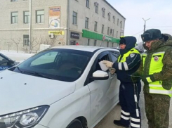 В Камышине все обледенело - госавтоинспекторы просят водителей «не гнать»