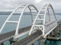 Камышанам-отпускникам на заметку: на Крымском мосту ужесточили правила провоза топлива: только в спецканистрах и не более 200 литров  