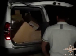 В лесу под Урюпинском оперативники нашли тайных склад «левых» сигарет (ВИДЕО)