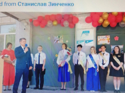 Станислав Зинченко показал и рассказал, куда он ходил поздравлять выпускников с «Последним звонком»
