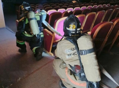 В Камышинские ликвидировали условный пожар в драмтеатре