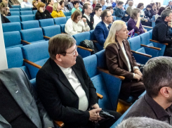 На отчете главы Станислава Зинченко камышанин Анатолий Ярмолович задал градоначальнику постоянно обсуждаемый вопрос, но...  (ВИДЕО)