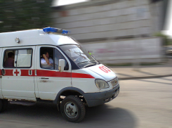 На трассе между Камышином и Волгоградом не разъехались две иномарки, водитель одной из них попал в операционную