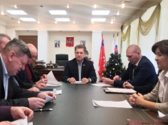  Глава Камышина Станислав Зинченко провел заседание «под елкой» и запретил массовые гулянья и фейерверки в городе на Новый год