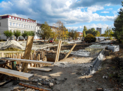 В Камышине на площади Павших борцов продолжается строительная «революция» 