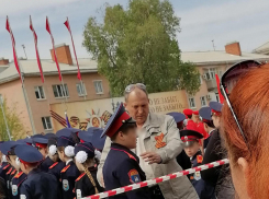 Почему детям-кадетам, которым стало плохо во время парада 9 мая, оказывали помощь не медики «скорой», а кто попало? - камышанка