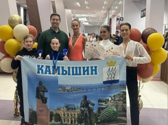 Юные камышане блеснули на столичном паркете и развернули плакат с названием родного города