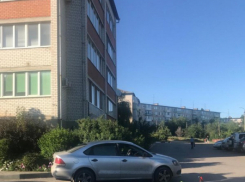 Камышанин на «Фольксвагене» во внутриквартальном проезде 3-го микрорайона сбил женщину-велосипедистку