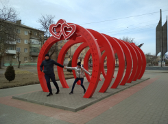 Завтра, 14 марта, на открытии Аллеи Любви в Камышине первая пара новобрачных - Ольга и Алексей пройдут под «аркой счастья»