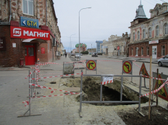 Улицу Октябрьскую в Камышине копают снова и снова с завидным упорством