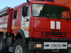 В Камышине в 5-м микрорайоне загорелась квартира в пятиэтажке, есть пострадавший