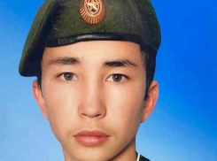 В Волгоградской области проводили в последний путь 28-летнего мобилизованного гранатометчика, геройски погибшего в СВО