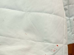 Камышане предупреждают друг друга в соцсетях, что, присев на свое место в передвижном цирке в бухте, можно испортить краской одежду навсегда