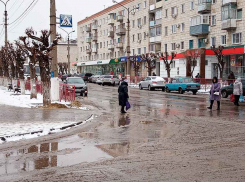 Инспекторы ГИБДД привлекли к ответственности водителя подшофе, водителя-лихача и пешеходов-нарушителей