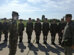 Новобранцы-десантники в Камышине совершили свой первый прыжок с парашютом