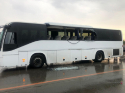 В Волгоградской области грузовик наехал на автобус, ранены пассажиры