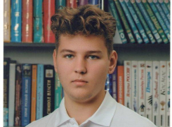 Среди выпускников городских школ появился третий стобалльник Денис Казарцев из школы №9, и он не лирик, а физик 