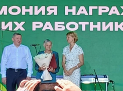 Кого из тружеников Камышинского района наградили в присутствии министра