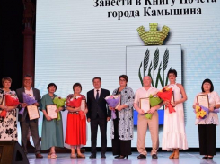 Станислав Зинченко сфотографировался с новыми лучшими людьми Камышина