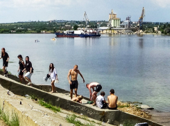 В Волгоградской области запустили беспилотники над водой - оперативно отслеживать утопающих