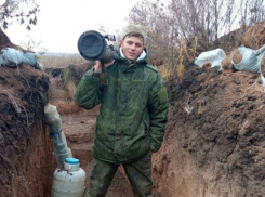 В Камышинском районе ордена Мужества за погибших в СВО парней-сельчан  Виктора Порохова и Ивана Титова с гордостью и скорбью приняли их родители