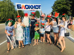 На Арбузном фестивале «Блокнот Камышина» первым из редакционных коллективов города пройдет в колонне карнавала