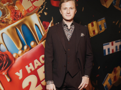 Актера кино, камышанина Вячеслава Чепурченко земляки скоро увидят в премьерных сериях популярной комедийно-приключенческой истории «Жуки»