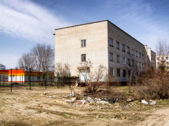 Хочу напомнить, что во время городского месячника чистоты хорошо бы убраться у общежития медицинского колледжа, - камышанка