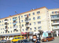 Камышане постепенно стали надевать маски, самые смелые среди них - пенсионеры и молодежь