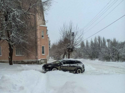 Администрация Камышина доложила горожанам, что под старый Новый год она вывезла из города за сутки почти тысячу кубометров снега