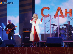 Валерия - на сцене, Иосиф - фотографирует: концерт на набережной в Волгограде собрал 100 тысяч зрителей, - «Блокнот Волгограда» (ВИДЕО)