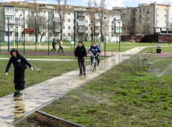 Зачем в дождь поливают парк Текстильщиков в Камышине? - камышанка