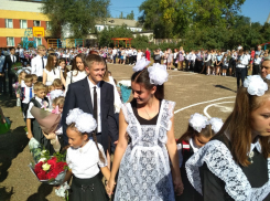 В школе №8 Камышина 1 сентября первоклассники показали - их много, и они - будущее города!
