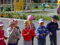Маме мальчика, травмированного во время прогулки в детсаду, предложили место в другом дошкольном учреждении Камышина