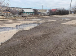 Бывший глава города Котово в Волгоградской области с должности ушел, а от ответственности за  провальный ремонт дороги - нет