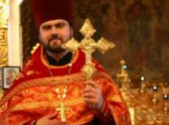 Старший священник Никольского кафедрального собора Камышина отец Алексий призвал прихожан «общаться не в храме, а на просторах интернета» 