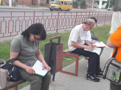 Камышане, никем не понуждаемые, активно собрались поставить свои подписи под обращением в защиту местного времени