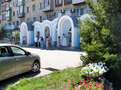 В Камышине из-за сильной жары невесты приезжают в загс с вентиляторами и электровеерами