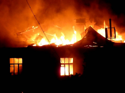 В Петровом Вале Камышинского района в деревянном доме заживо сгорела женщина