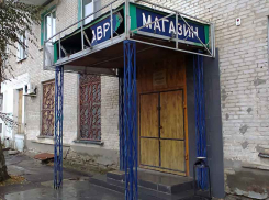 Разве магазины в городе могут выглядеть, как передвижные деревенские «кибитки»? - камышанка