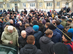 В Камышине огромное число людей пришло проводить в последний путь преподавателя КТИ, подполковника в отставке Валентина Макарова