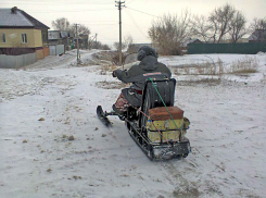 Какой «скороход» не придумаешь ради зимней рыбалки на Волге!