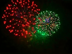 Камышане не стали сдерживаться в традиции отсалютовать Новому году