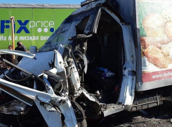 На московской трассе водитель-экспедитор врезался на «Газели» в машину дорожников и скончался на месте