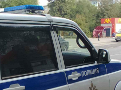 В Камышине мошенница с русыми волосами до плеч «сняла порчу» с доверчивой горожанки за 50 евро, 5 тысяч рублей и горсть золотых украшений