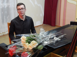 Потрясающий вечер подарил землякам камышанин, молодой пианист-виртуоз Андрей Ипгефер  