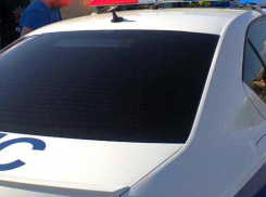 В городе Петров Вал Камышинского района водитель на «восьмерке» улетел в кювет прямо с улицы Ленина и врезался в дерево